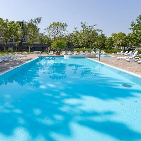 Admiral Pearl Apartment Сиофок Екстериор снимка