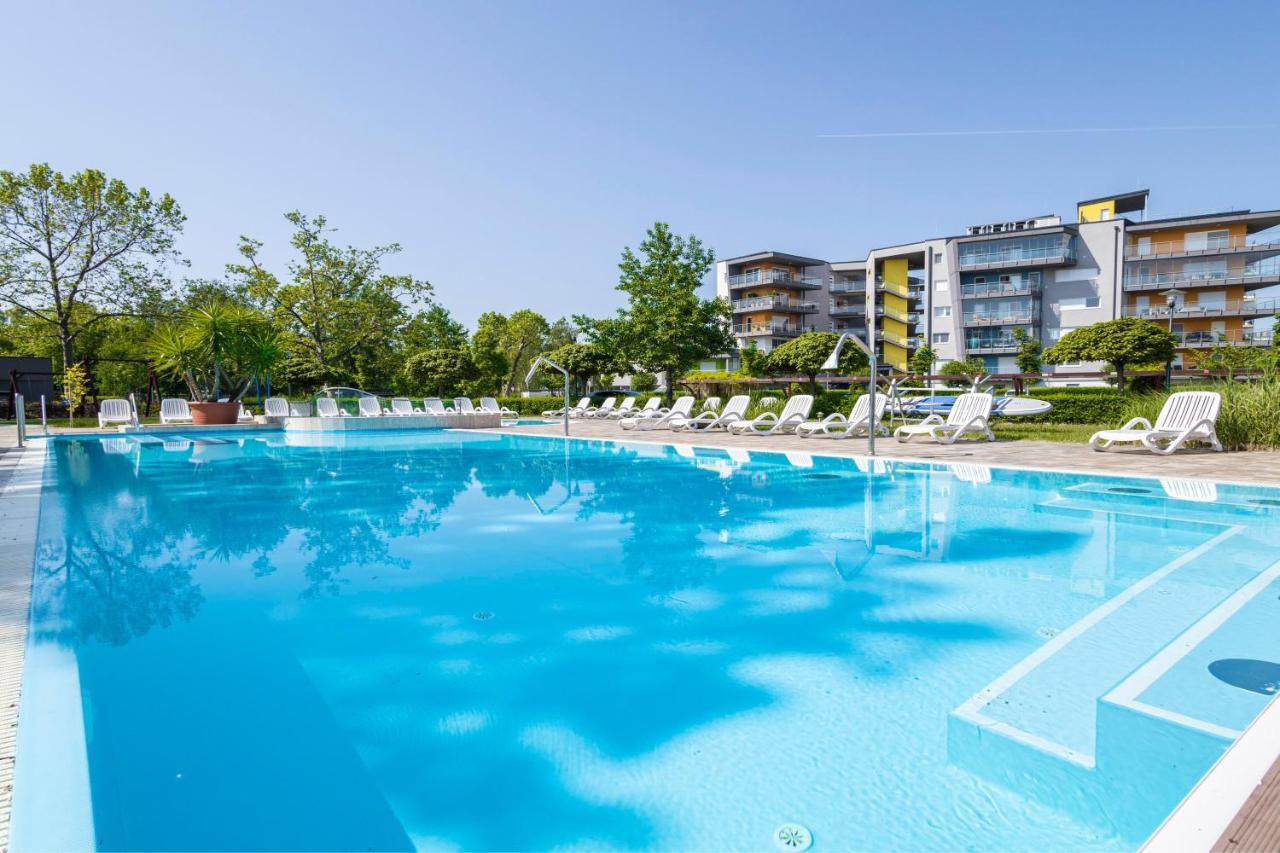 Admiral Pearl Apartment Сиофок Екстериор снимка